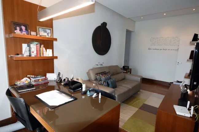 Imagem Apartamentos com terraço gourmet com piso em madeira de demiloção, living para 03 ambientes, 03 s...