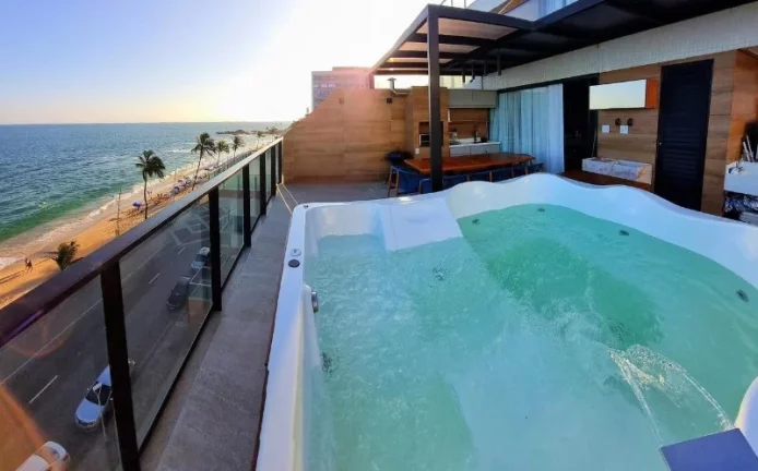 Imagem A 5ª Avenida Imóveis selecionou este charmoso apartamento revertido para 2/4 c/ Terraço, jacuzzi vista deslumbrante para o mar da Barra e do Carnaval:
