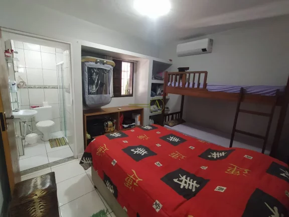 Imagem Casa á 700m da Praia, 2 dorms toda reformada à venda em Peruíbe