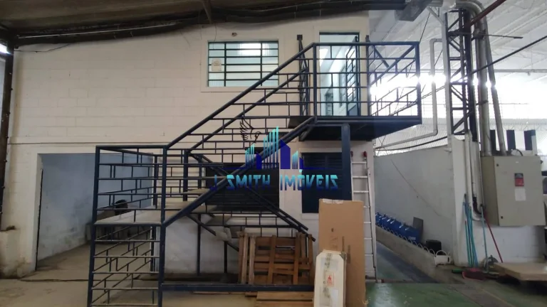 Imagem GALPÃO INDUSTRIAL. AC. 1.600m² DE CONSTRUÇÃO. 2 DOCAS