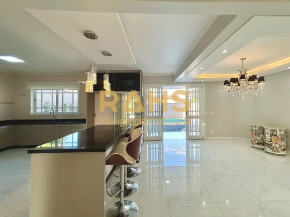 Imagem Excelente residência com 5 quartos, sendo 4 suítes, em condomínio fechado localizado no bairro Gl...