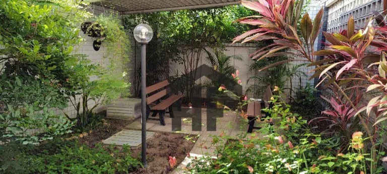 Imagem Casa Comercial para alugar ou vender, com 9 salas, localizada em Casa Forte, Recife - Pernambuco