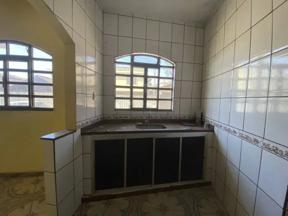 Imagem Casa à venda no bairro Floresta, com 2 quartos , sendo uma suíte