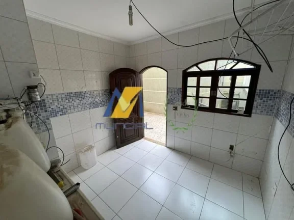 Imagem Sobrado à Venda com 264m², 4 dormitórios, 1 suíte, 2 salas e 2 vagas!!!