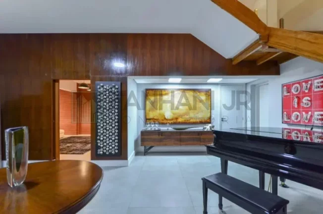 Imagem Luxuosa cas à venda no Jardim Europa: 4 quartos, 4 suítes, 5 salas, 6 banheiros, 8 vagas de garagem, 1.117,00m² de área. Venha conferir!