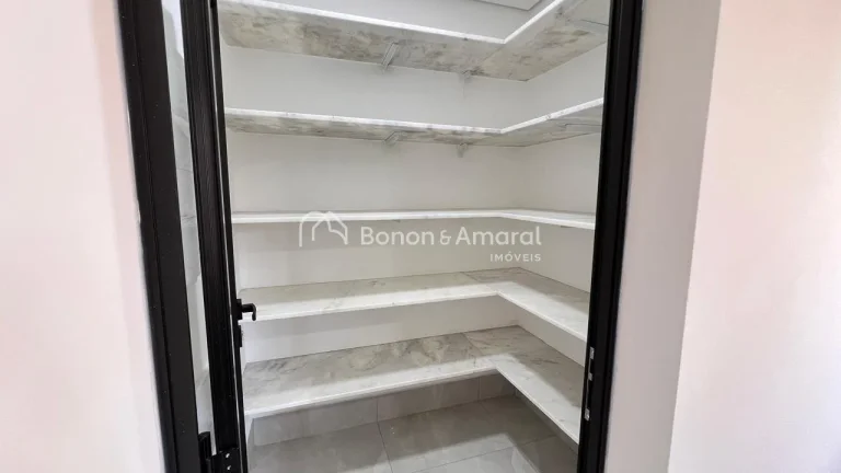 Imagem Moderna e confortável casa à venda no Residencial Mont'Alcino, recém construída. O imóvel possu...