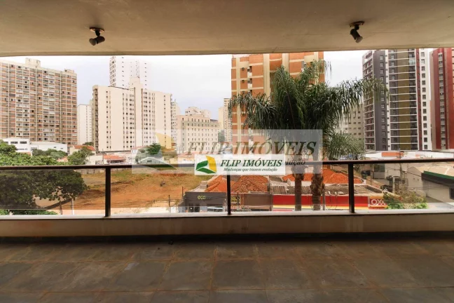 Imagem More em um apartamento com 207 m², 4 suítes, 2 vagas de garagem no miolo do Cambuí - Campinas - SP