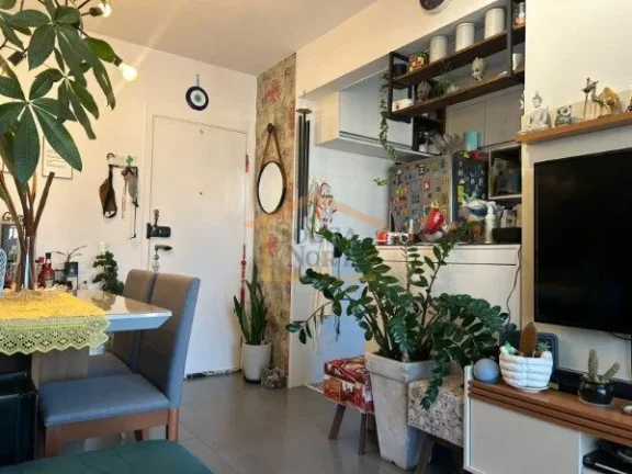 Imagem Apartamento à venda com 57 m², 2 dormitórios com armários, sacada ampla integrada à cozinha, sa...