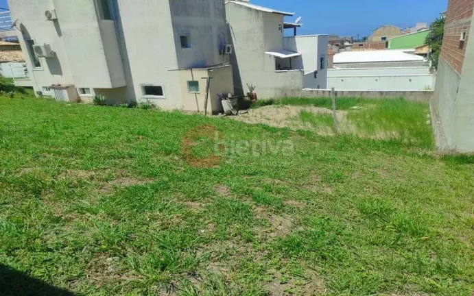 Imagem Terreno à venda com 300 m² no Condomínio dos Pássaros em Cabo Frio/RJ