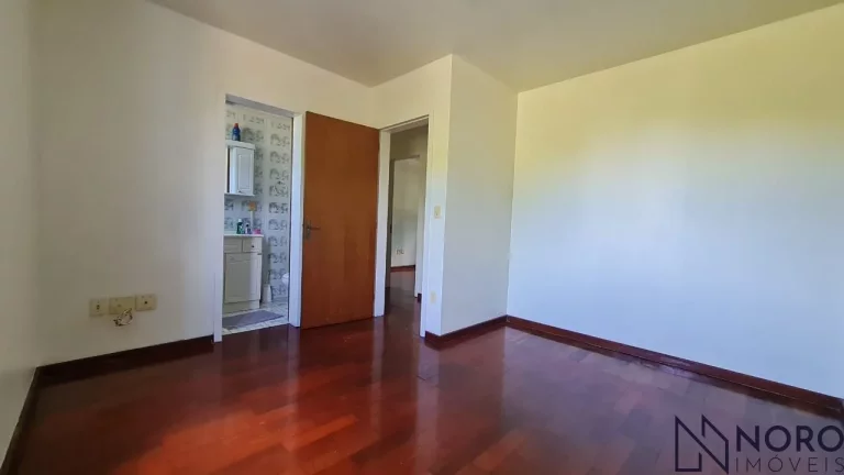 Imagem Apartamento Térreo Amplo com 3 Dormitórios e Garagem no Bairro Nossa Senhora de