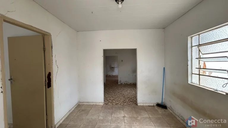 Imagem Terreno de esquina com casa antiga à venda no Bairro São Francisco — Excelente localização em Patos de Minas