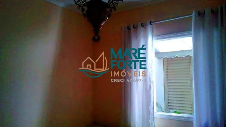 Imagem CASA COM 03 DORMITORIOS E CLOSET