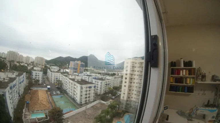 Imagem Apartamento à venda em Rio de Janeiro-RJ, bairro Camorim: 2 quartos, sala, banheiro, vaga de garagem. Confira!