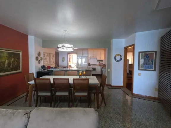 Imagem Apartamento frente mar com 3 suítes e 3 vagas de garagem em Balneário Camboriú/SC
