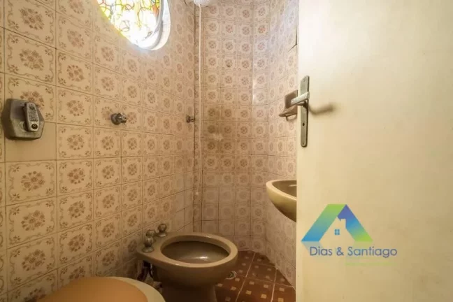 Imagem Casa com 4 Quartos e 2 banheiros à Venda, 235 m² por R$ 800.000,00