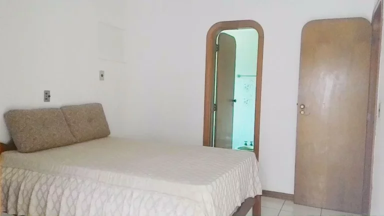 Imagem Praia de Pitangueiras - Local nobre - Ótimo lazer - Alto padrão - 2 vagas - Ampla varanda - 135 m² de área útil.
