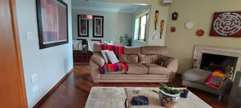 Imagem Apartamento 148 M², 3Q, 2 Suítes, Suíte com hidromassagem, 2 salas, lareira, 4 banheiros, 3 vagas, dependência completa de serviço, academia, sauna.