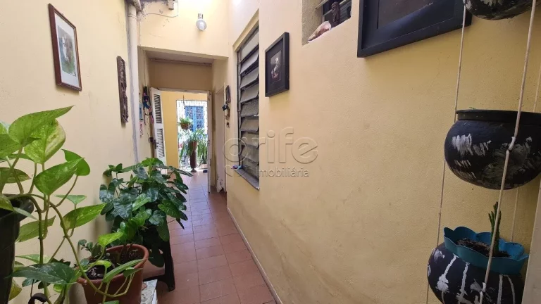 Imagem Com terreno de 60m² no centro de Fortaleza, entre as Ruas Major Facundo e Rua Floriano Peixoto, atr...