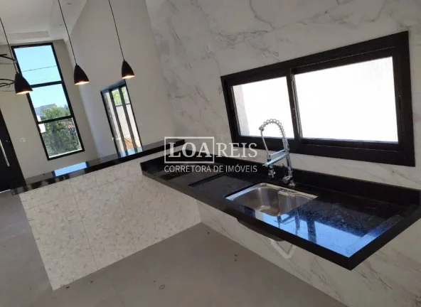 Imagem CASA 3 DORMITÓRIOS SENDO 1 SUÍTE ESPAÇO CLOSET 4 VAGAS