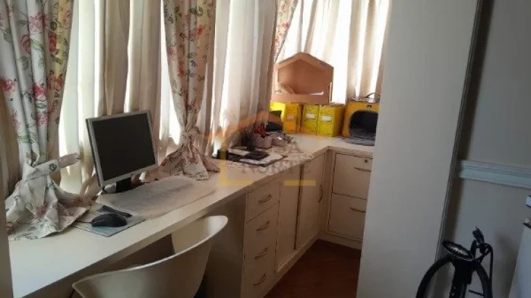 Imagem Apartamento de 300 m² (originalmente 273 m² na escritura), sendo um apartamento por andar. Possui ...