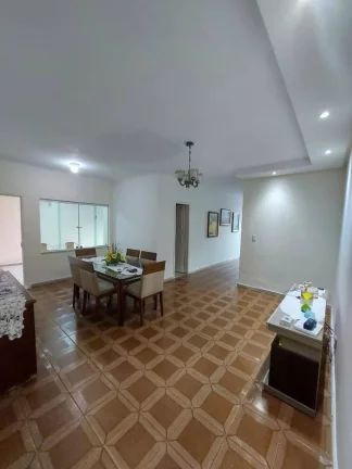 Imagem Casa à venda na Coroa do Meio - 3 suítes, 340m², 4 vagas de garagem!
