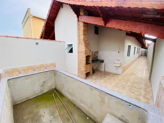 Imagem Casa poucos metros do mar em Mongaguá