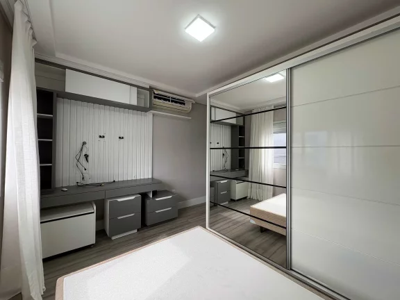 Imagem Casa mobiliada no Condomínio Caledônia com 4 suítes e 4 vagas de garagem em Camboriú