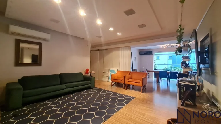 Imagem Apartamento Espaçoso com 3 Suítes e 2 Vagas no Centro de Santa Maria