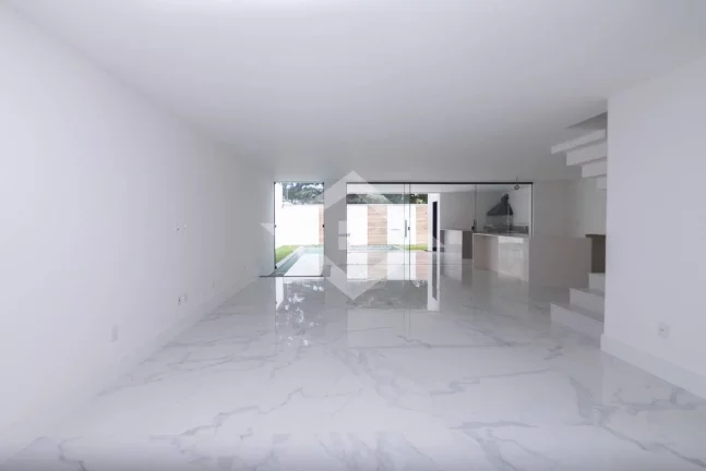 Imagem Casa Duplex 4 Suítes e 317m² no Recreio dos Bandeirantes |