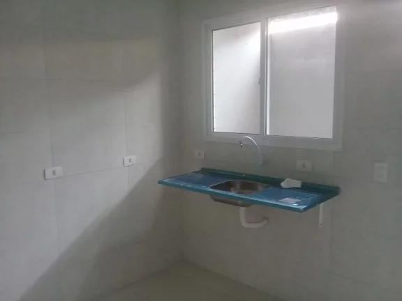Imagem Sobrado em Condomínio para Locação em Praia Grande-SP, no Balneário Esmeralda: 2 quartos, 1 banheiro, 1 vaga, 60m².