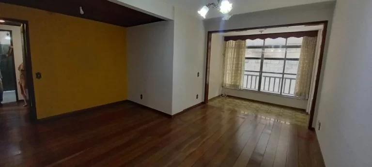 Imagem Apto de 3 quartos, dependencia no centro de Nova Friburgo a VENDA.