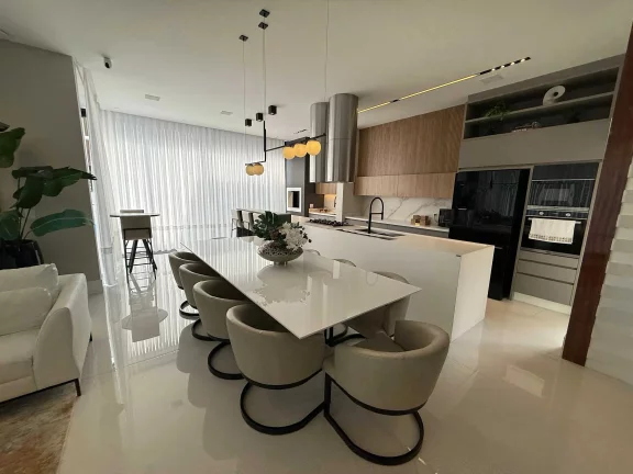Imagem Casa mobiliada no Condomínio Caledônia com 2 suítes, 2 demi-suites e 4 vagas em Camboriú/SC