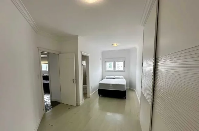 Imagem Cobertura Duplex com 5 dormitórios sendo 4 suítes e 4 vagas de garagem em Balneário Camboriú