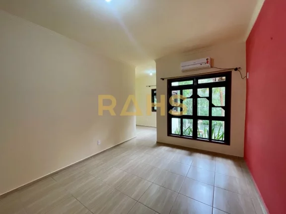 Imagem Excelente Casa com 1 suíte mais 3 quartos no bairro de Pirabeiraba em Joinville por R$890.000,00. T...
