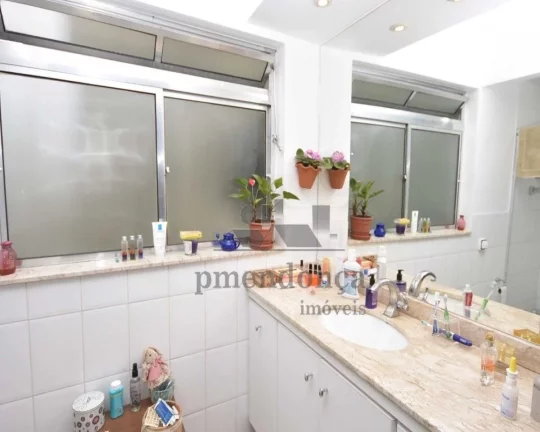 Imagem Apartamento Ensolarado, amplo, e muito conservado...possui sala para dois ambientes, 03 dormitórios...