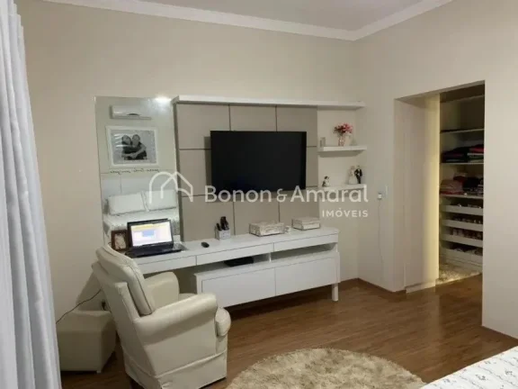 Imagem Esta casa impecável no Condomínio Fiorella em Valinhos oferece um ambiente extremamente arejado e ...
