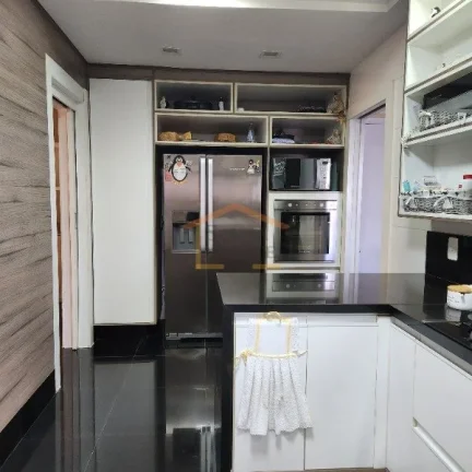 Imagem Apartamento 200m², 3 dormitórios, sendo 3 suites, além de salas de estar, jantar e TV, ampla vara...