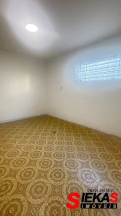 Imagem Casa Comercial para Locação em São Paulo-SP na Chácara Mafalda: 6 salas, 1 banheiro, 4 vagas de garagem e 150m² de área.