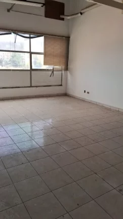 Imagem Ponto Comercial de 300m² na Vila Sônia - São Paulo-SP: 5 Banheiros, 4 Vagas de Garagem!