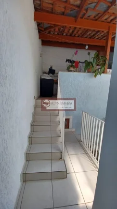 Imagem Alugo casa no Jardim Germania. Sobrado com 200m² de àrea util, 3 Dormitirios com planejados, sendo 2 Suítes, 2 salas, 6 banheiros, 2 vagas de garagem coberta, area de serviço com pia e churrasqueira, com àrea de serviço, Agende uma visita.