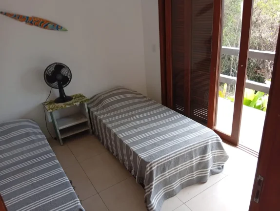 Imagem Casa à venda em Garopaba com 2 unidades independentes e terreno de 2.000 m²