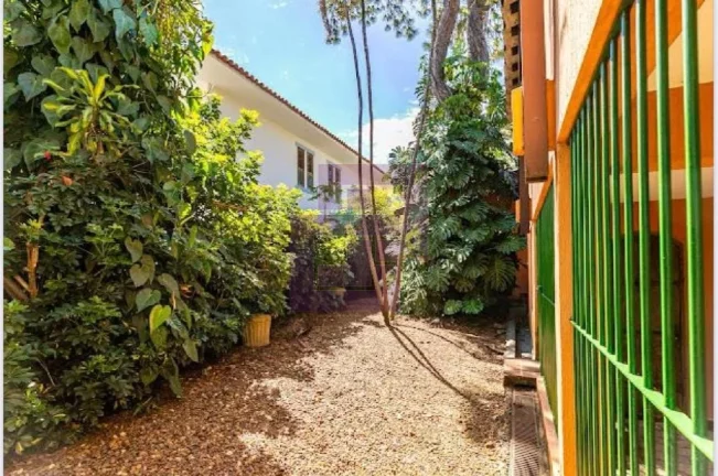 Imagem Casa Charmosa a venda em rua fechada com vista para o Joquei