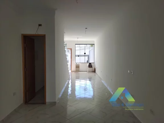 Imagem Lindo e novo sobrado com 125 m² em 3 dormitórios, 1 suíte e 2 vagas.
