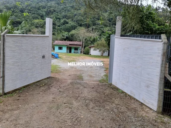 Imagem Chácara á venda com 2 casas, piscina, salão de festa localizada em Camboriú Santa Catarina