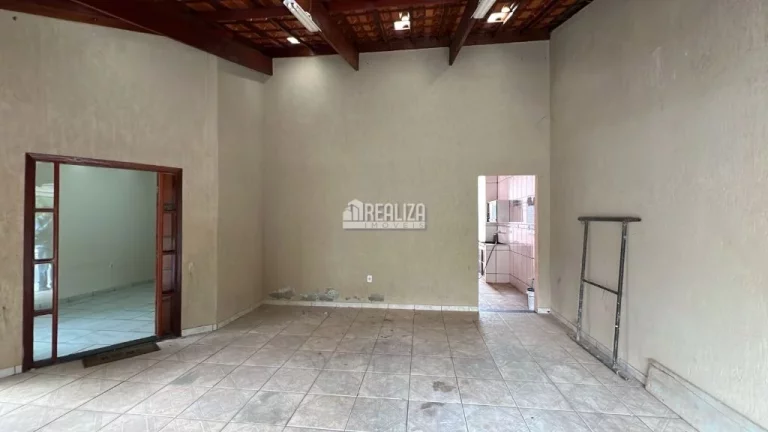Imagem Casa padrão à venda no Jardim Nenê Gomes, Uberaba - 3 dormitórios, 1 suíte