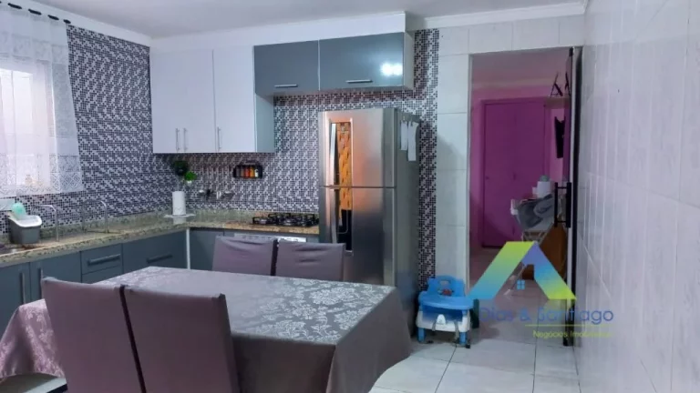 Imagem SANTO ANDRÉ Casa 150M², 2 dormitórios, 4 vagas, ótima localização e valor !!!!
