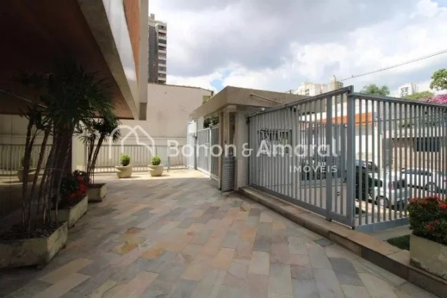 Imagem Amplo apartamento duplex, com 3 dormitorios grandes, sendo uma suite com closet e hidro. Ar condicio...