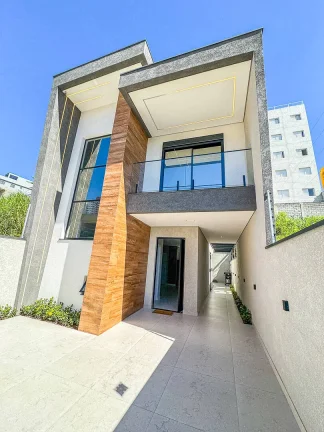 Sobrado Novo Automatizado - 138M², 3 Dorms, (1 Suíte C/ Varanda), 2 Vagas.