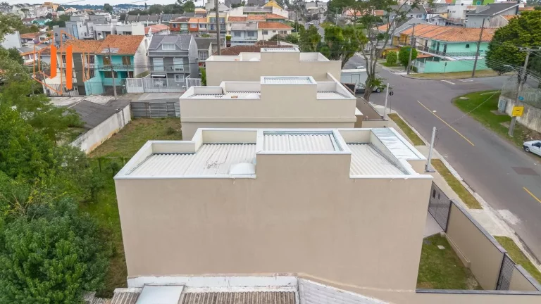 Imagem Sobrado para Venda em Curitiba, Uberaba, 3 dormitórios, 3 suítes, 4 banheiros, 3 vagas