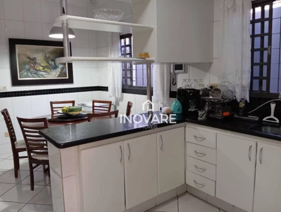 Imagem Casa com 3 dormitórios à venda, 280 m² por R$ 950.000,00 - Alto da Boa Vista - Itumbiara/GO